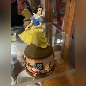 Snow White musical figurine, “Someday My Prince Will Come”